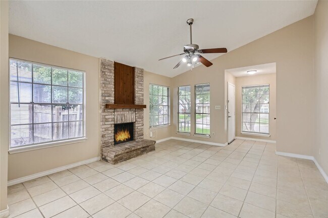 Building Photo - Cozy Single Story!!