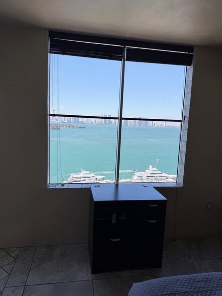 Building Photo - 1900 Purdy Ave