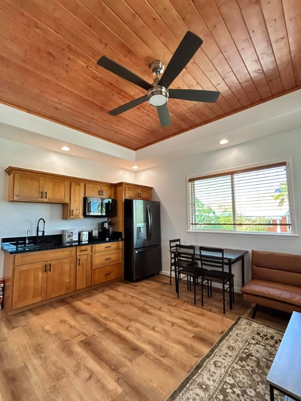 Building Photo - 15-1606-1606 2nd Ave