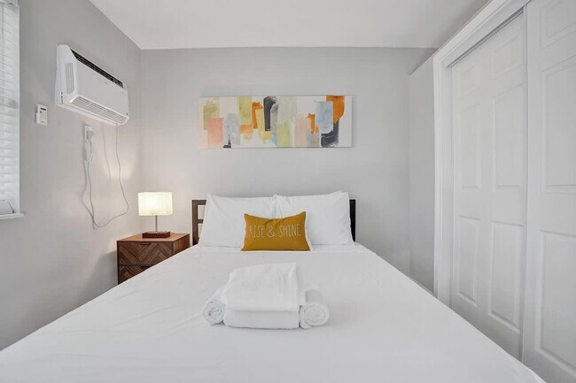 Building Photo - 50 Davie Blvd