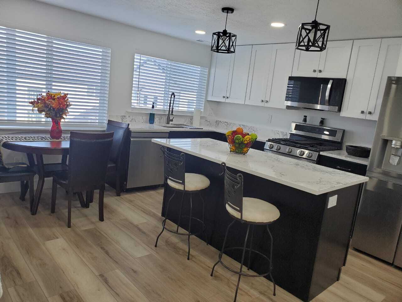 Building Photo - 704 N Bennedict Dr