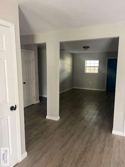 Building Photo - 121 N Rose St