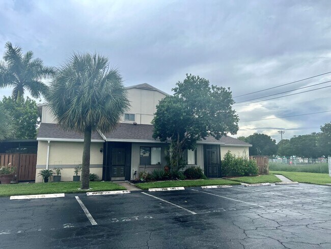 Building Photo - Cedarbend 5274-3