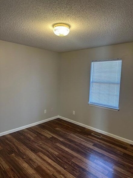 Building Photo - 1099 Old Chattanooga Pike SW