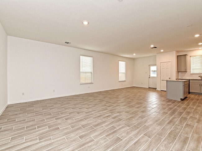 Building Photo - 1625 Holly Lk Dr