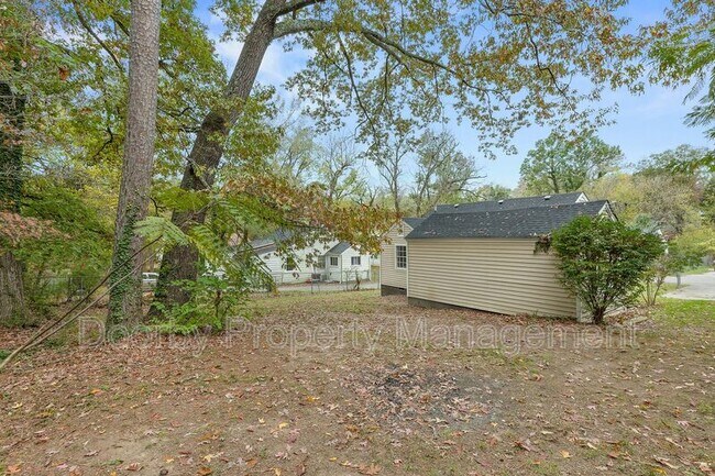 Building Photo - 1610 Parkway Dr