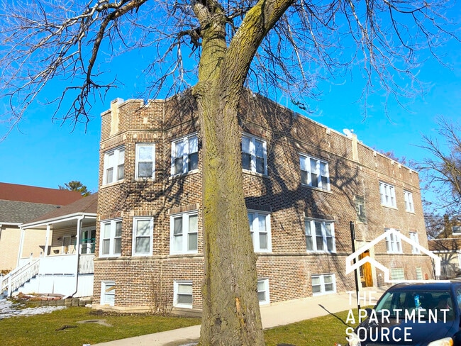 Building Photo - 6452 W Dickens Ave
