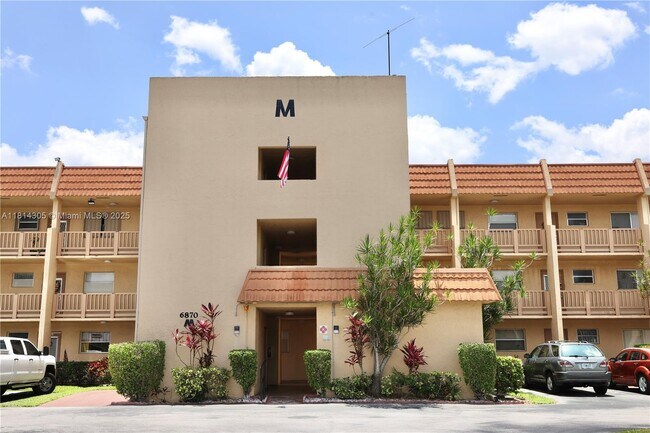 Building Photo - 6870 Royal Palm Blvd