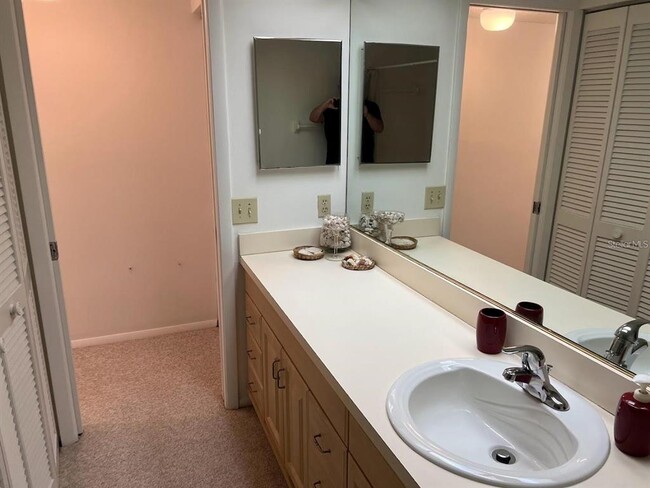 Building Photo - 333 Woodlake Wynde