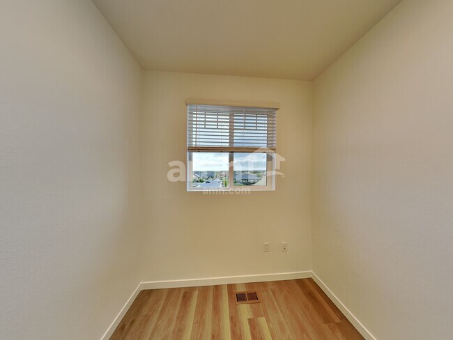 Building Photo - 26153 E Calhoun Pl