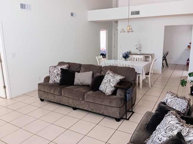 Building Photo - 6592 Dakota Ridge Dr