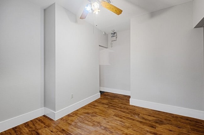 Building Photo - 4 Bedroom, 3 Bath in North Campus / Hyde Park