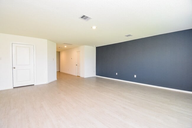 Building Photo - 6850 Flowering Ginger Ln