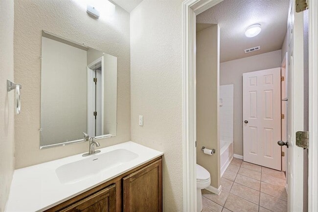 Building Photo - 18613 White Water Cove