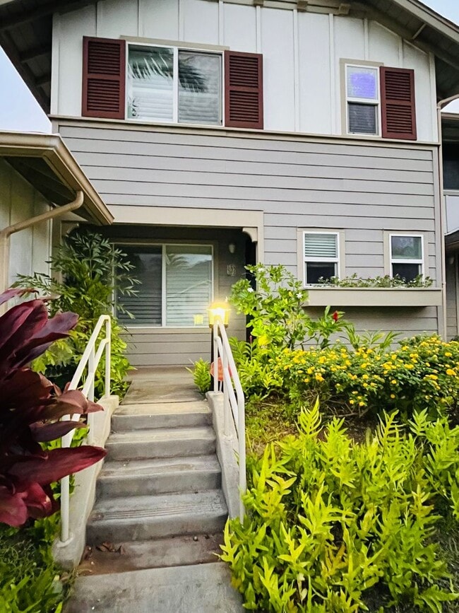 Building Photo - 679 Meakanu Ln