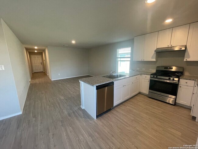 Building Photo - 430 Blue Stem Rd