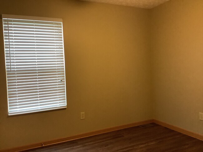 Building Photo - 8889 Sedona Court