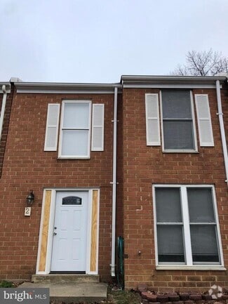 Building Photo - 2 Oak Dr