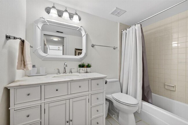 Building Photo - 8705 Bay Pointe Dr