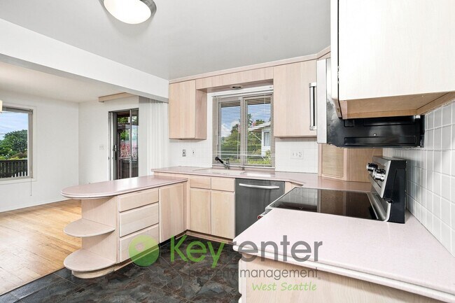 Building Photo - 924 S 226th Pl