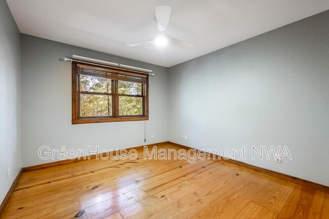 Building Photo - 8984 Falls Hollow Rd