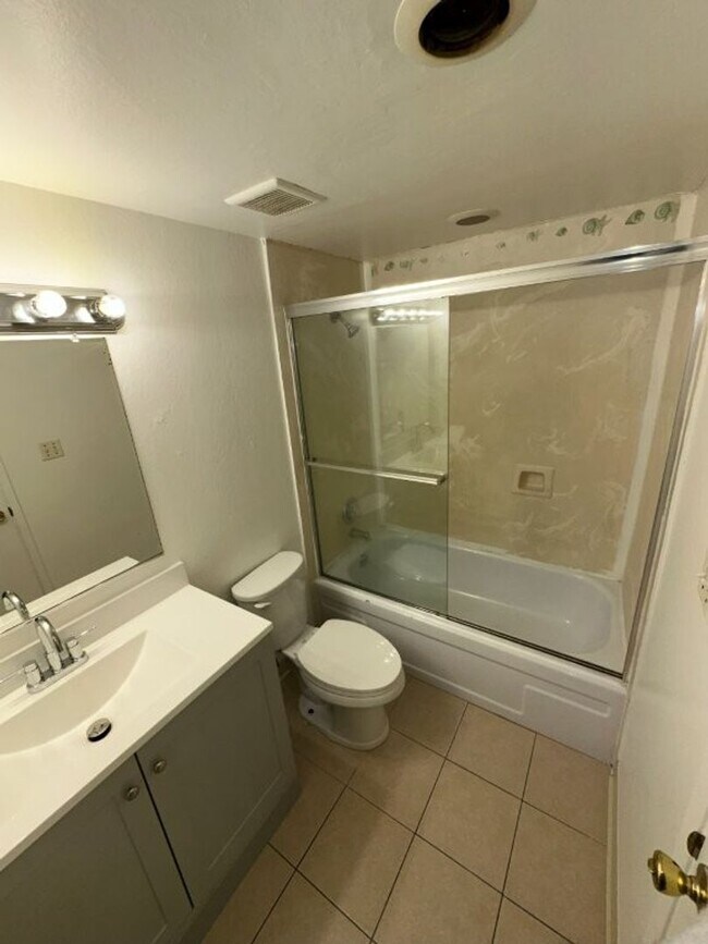 Building Photo - Torrano/DUPLEX