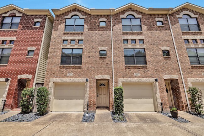 Building Photo - Modern Living Inside the Loop: Spacious, Stylish, Secure
