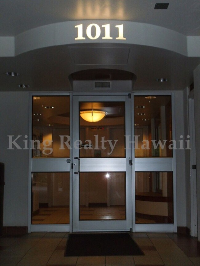 Building Photo - ** Newly Upgraded 1 bedroom  / 1 bath w/la...