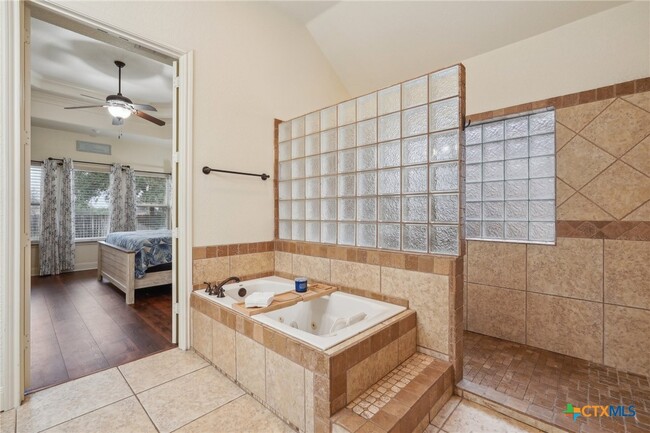 Building Photo - 2622 Fairwood Dr