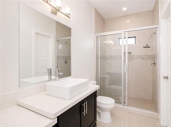 Building Photo - 1219 White Oak Dr