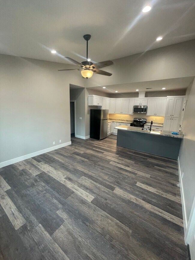 Building Photo - 2 Bedroom, 2 Bathroom ADU