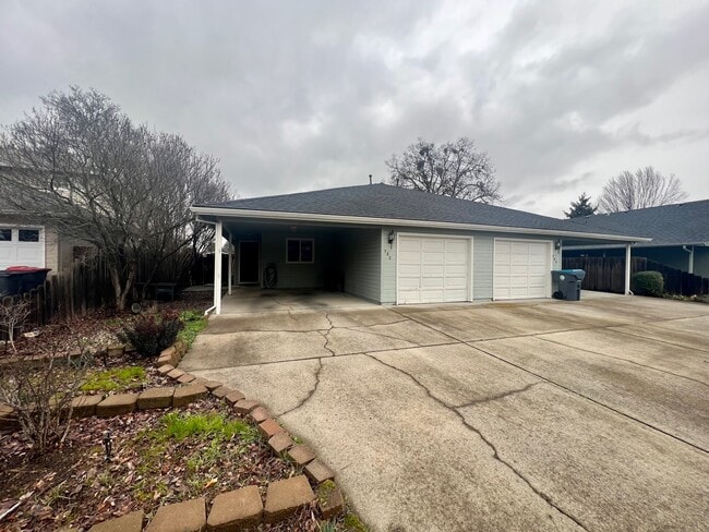 Building Photo - 763 Columbine Way