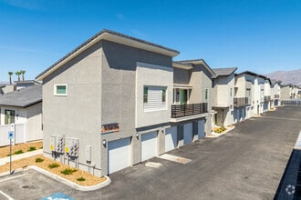 Building Photo - Quarter North