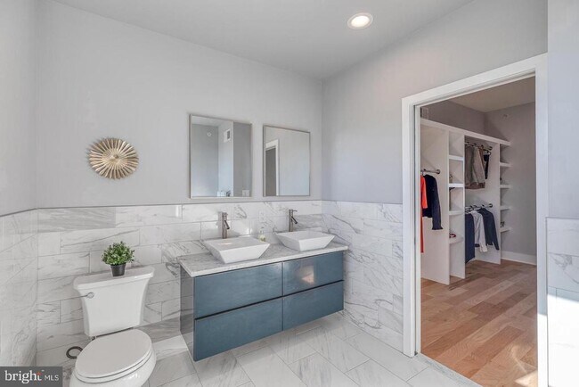 Building Photo - 2636 Latona St