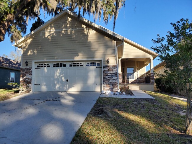 Building Photo - 3/2 with 2 car garage in South Pointe