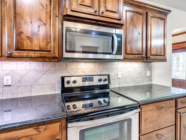 Building Photo - 2121 Mill Creek Way