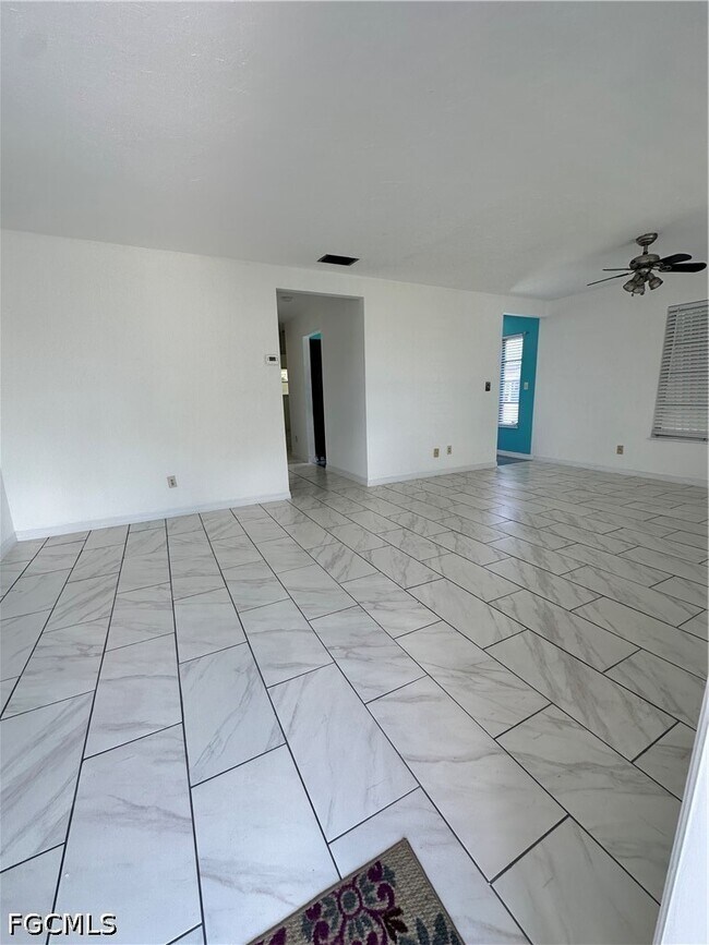 Building Photo - 10 Tangerine Ct