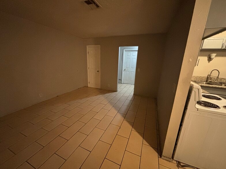 Building Photo - 2428 Statz St