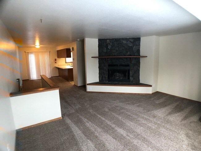 Building Photo - 724 E 76th Ave