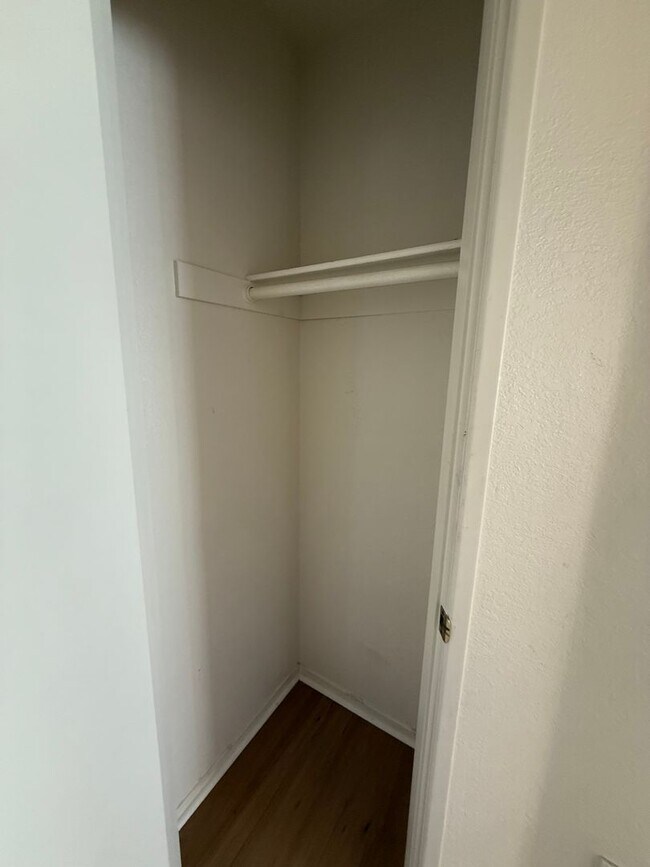 Building Photo - Victorville- Refurbished 2 Bedrooms 2 Bathrooms, New Laminate Floors