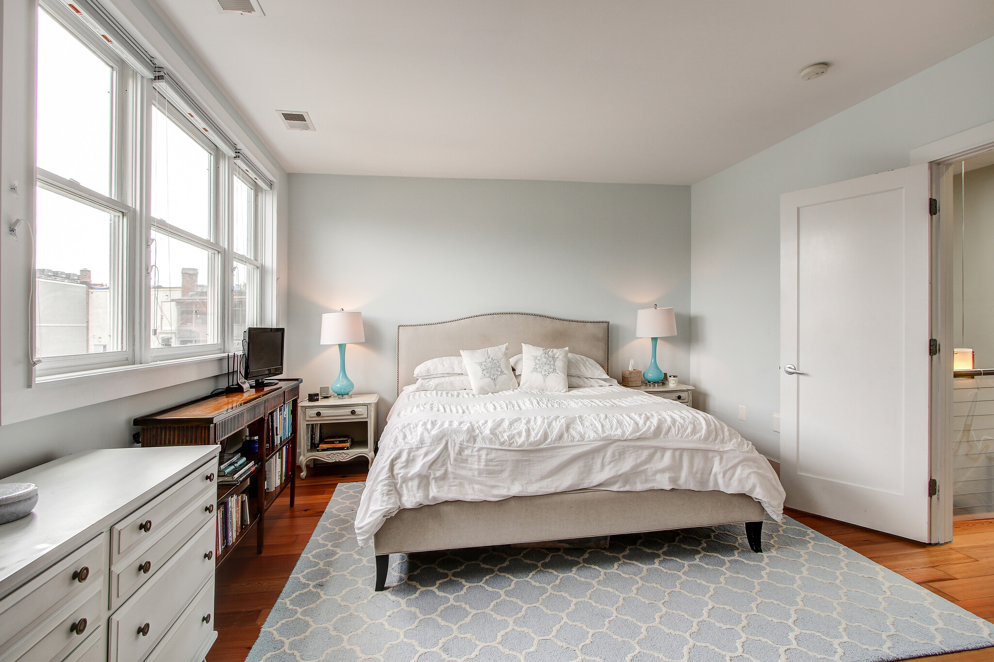 Master Bedroom (Massive and with Four Large Windows, Southern Exposure) - 1362 Otis Pl NW