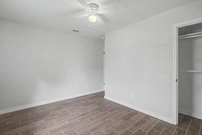 Building Photo - 108 Phylis Dr