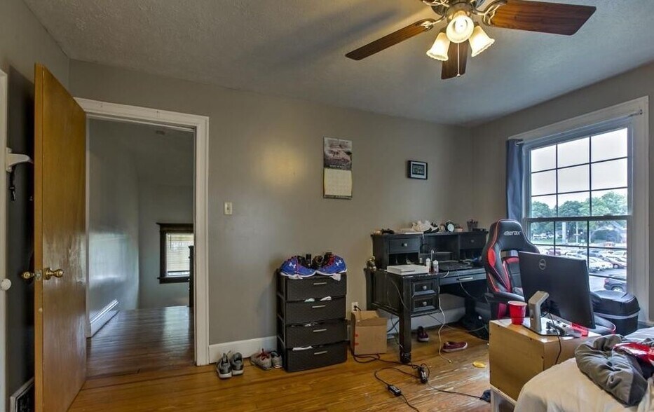 Building Photo - 4821 Walker Ave