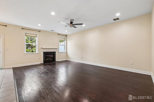 Building Photo - 166 Savoth Ln