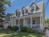 Building Photo - 927 Woodlawn Ave