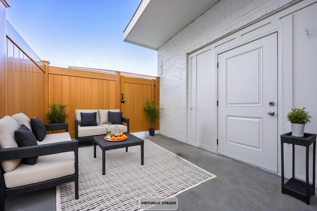 Building Photo - 265 Trunk St NE