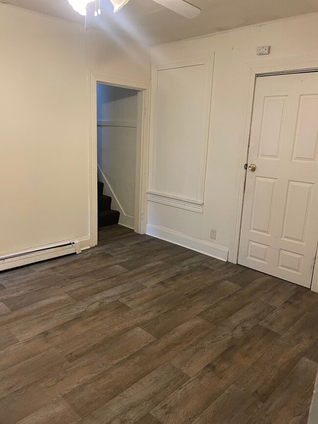 Building Photo - 1121 6th Ave E