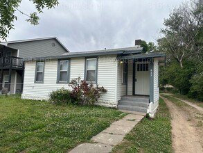 Building Photo - $1150- 3 bed 1 bath - Single Family Home