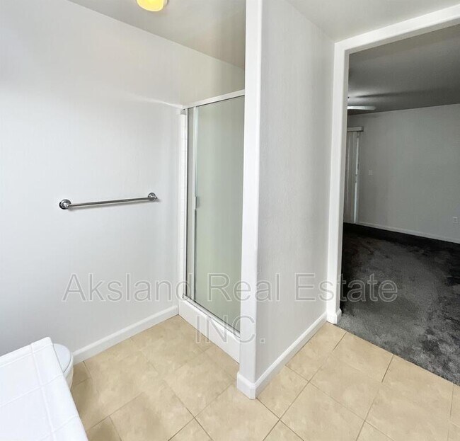 Building Photo - 445 Pearl Pl