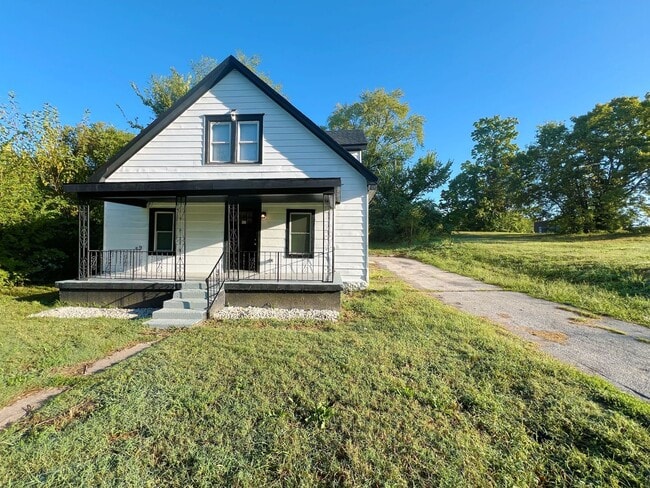 Building Photo - SEE IT NOW: Cozy 4-Bedroom Home in Kansas ...